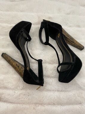 Colin Stuart x Victoria’s Secret Black Suede Leather Platform Heels New Size 6